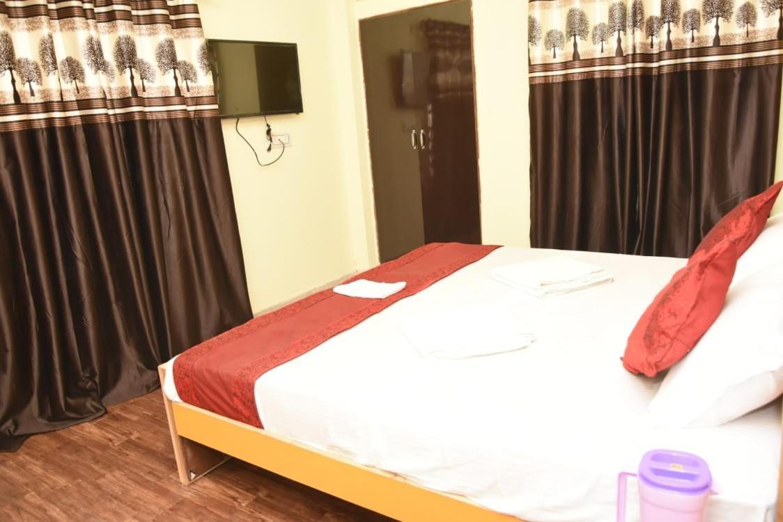 Varanasi Paradise Eksteriør billede