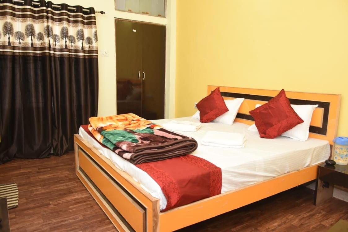 Varanasi Paradise Eksteriør billede