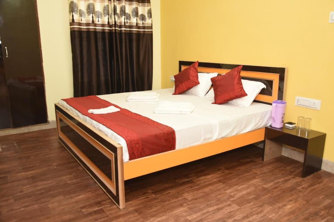 Varanasi Paradise Eksteriør billede