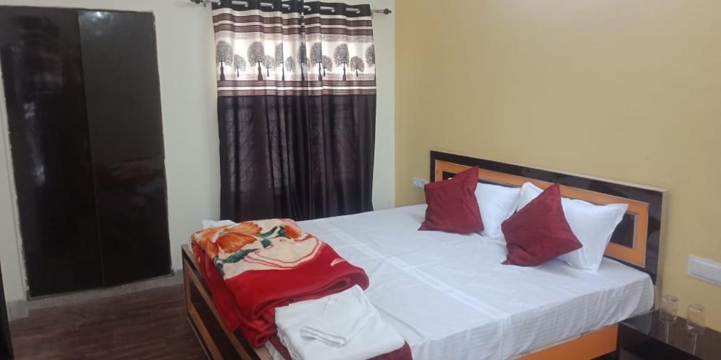 Varanasi Paradise Eksteriør billede