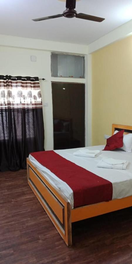 Varanasi Paradise Eksteriør billede